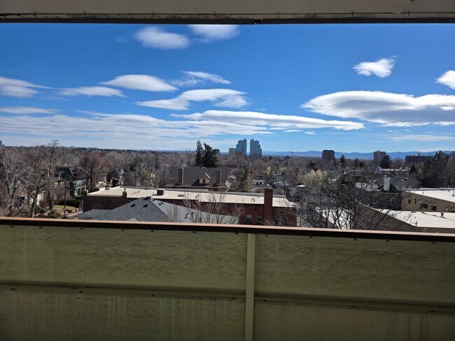 Building Photo - Location, Location… and Absolutely Incredible Views!