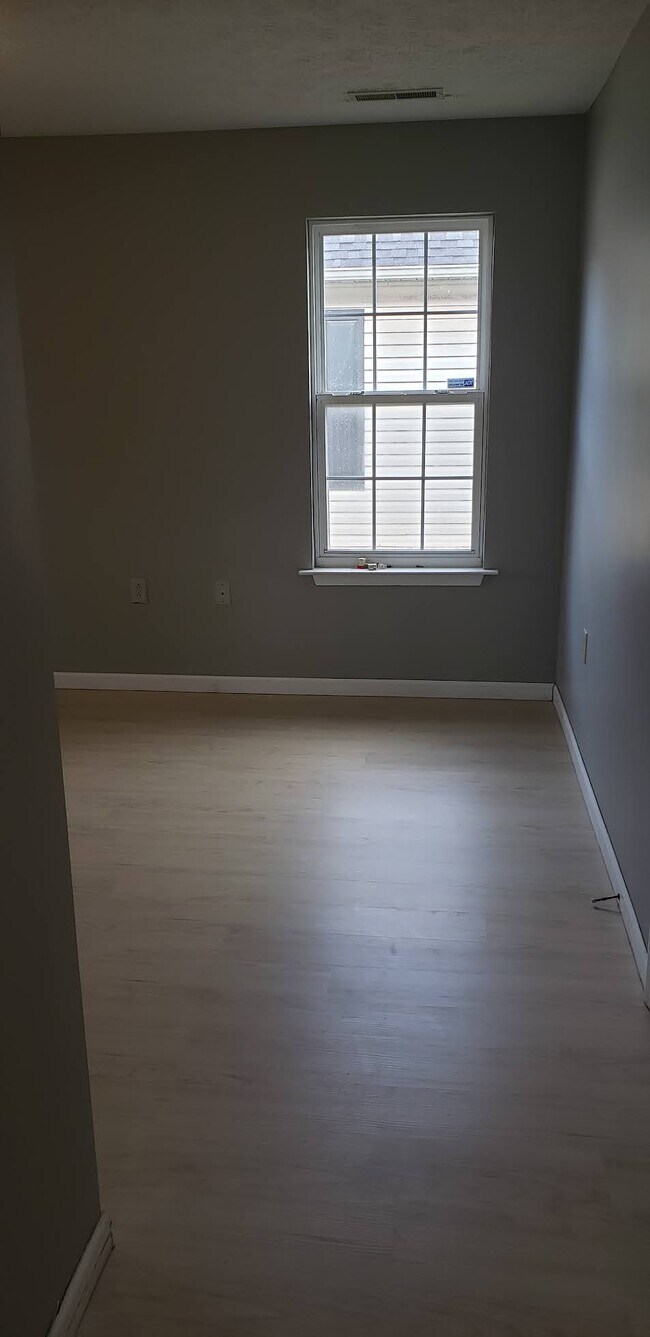 Building Photo - 220 Phillips St