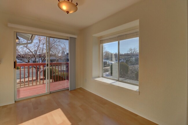 Building Photo - 2 bed 2 bath Condo in Montana Terraces