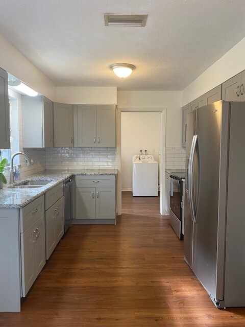 Building Photo - 1247 Cardinal Ln