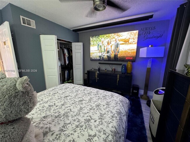 Building Photo - 3870 W 8th Ln