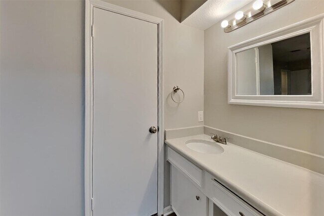 Building Photo - 935 Red Rock Canyon Dr