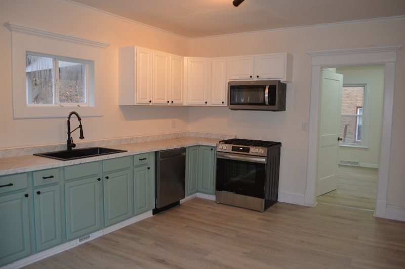 Building Photo - 330 E Main St