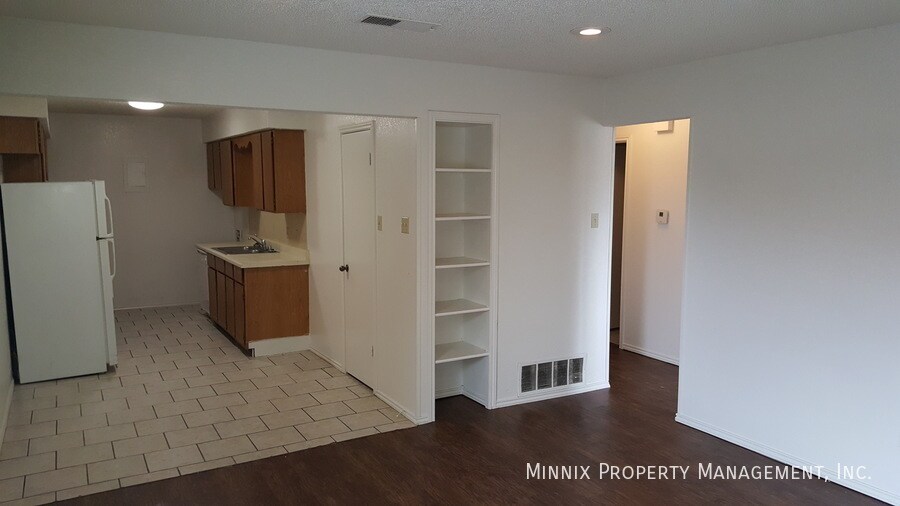 Building Photo - 8208 Vernon Ave