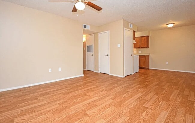 Building Photo - 1600 S Palestine St