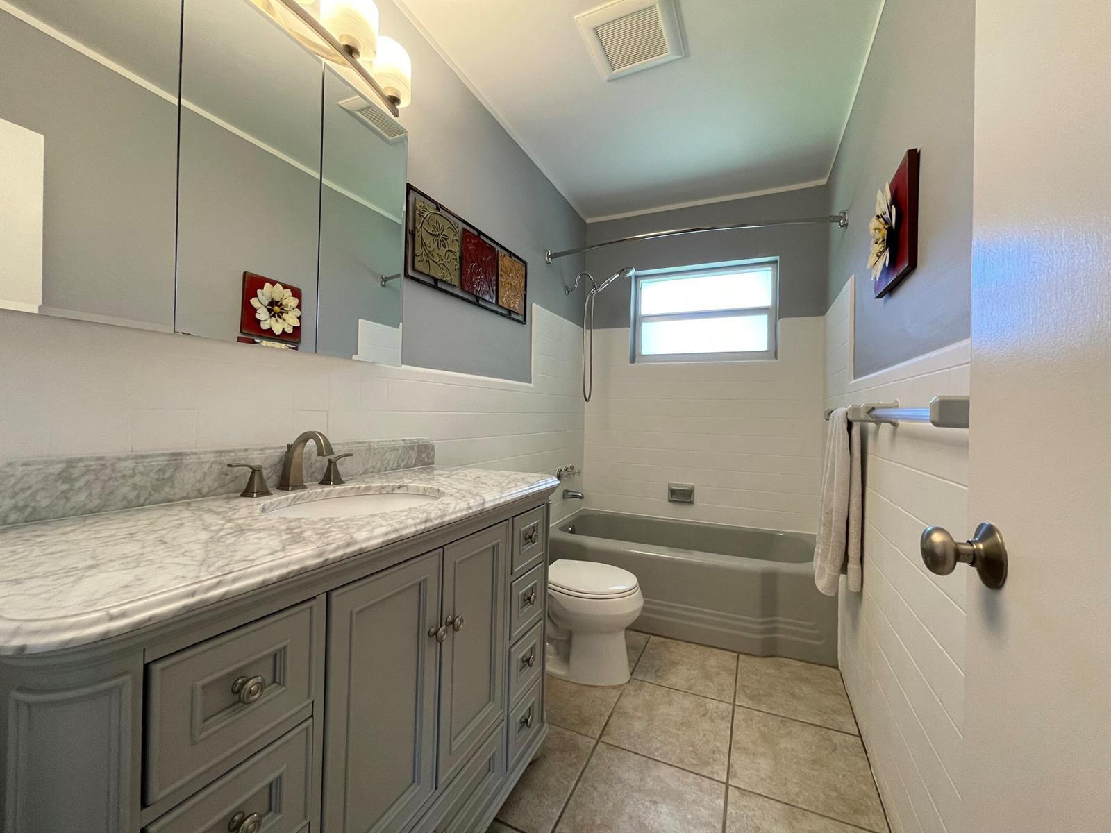 Building Photo - 1754 NE 47th St