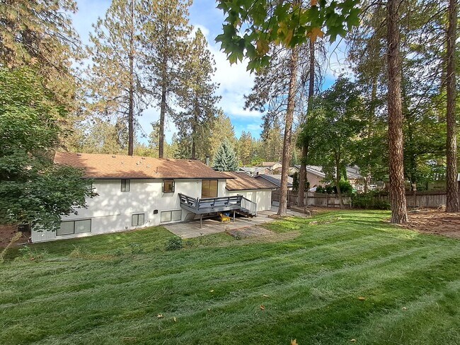 Building Photo - $3,200 -5 Bed / 3 Bath- Home with Fully Fe...