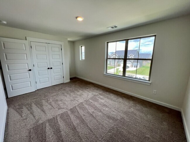Building Photo - Beautiful 4 Bed/ 3.5 Bath Home in Newly Built Rivers Edge!