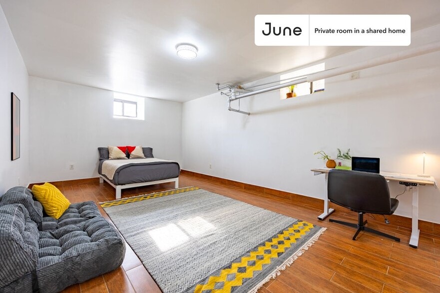 Building Photo - Welcoming ROOM at The Parkside House