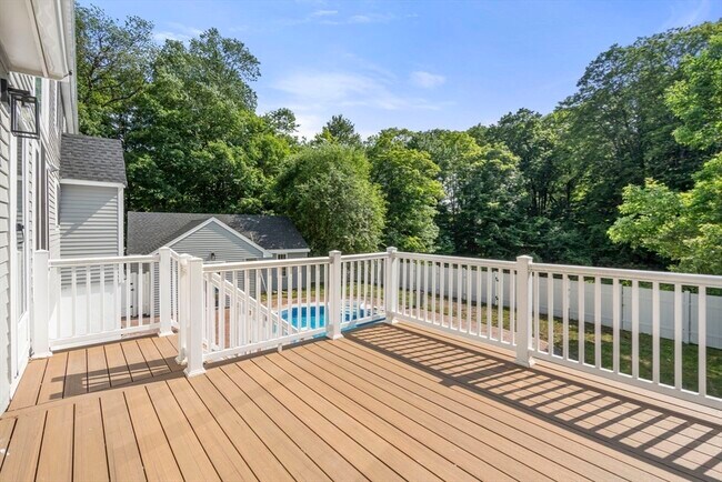 Building Photo - 576 Grove St