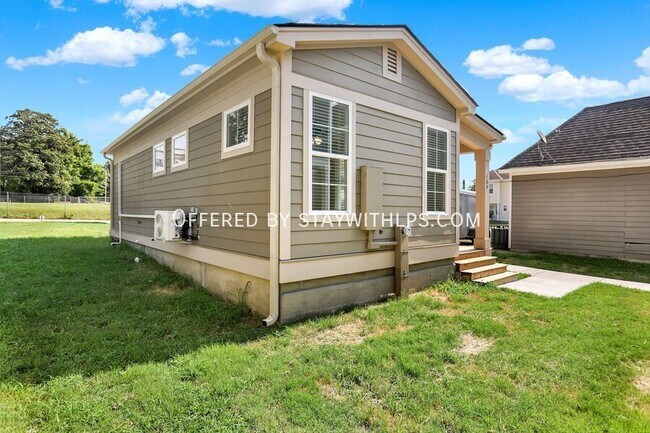 Building Photo - 164 Keel Ave