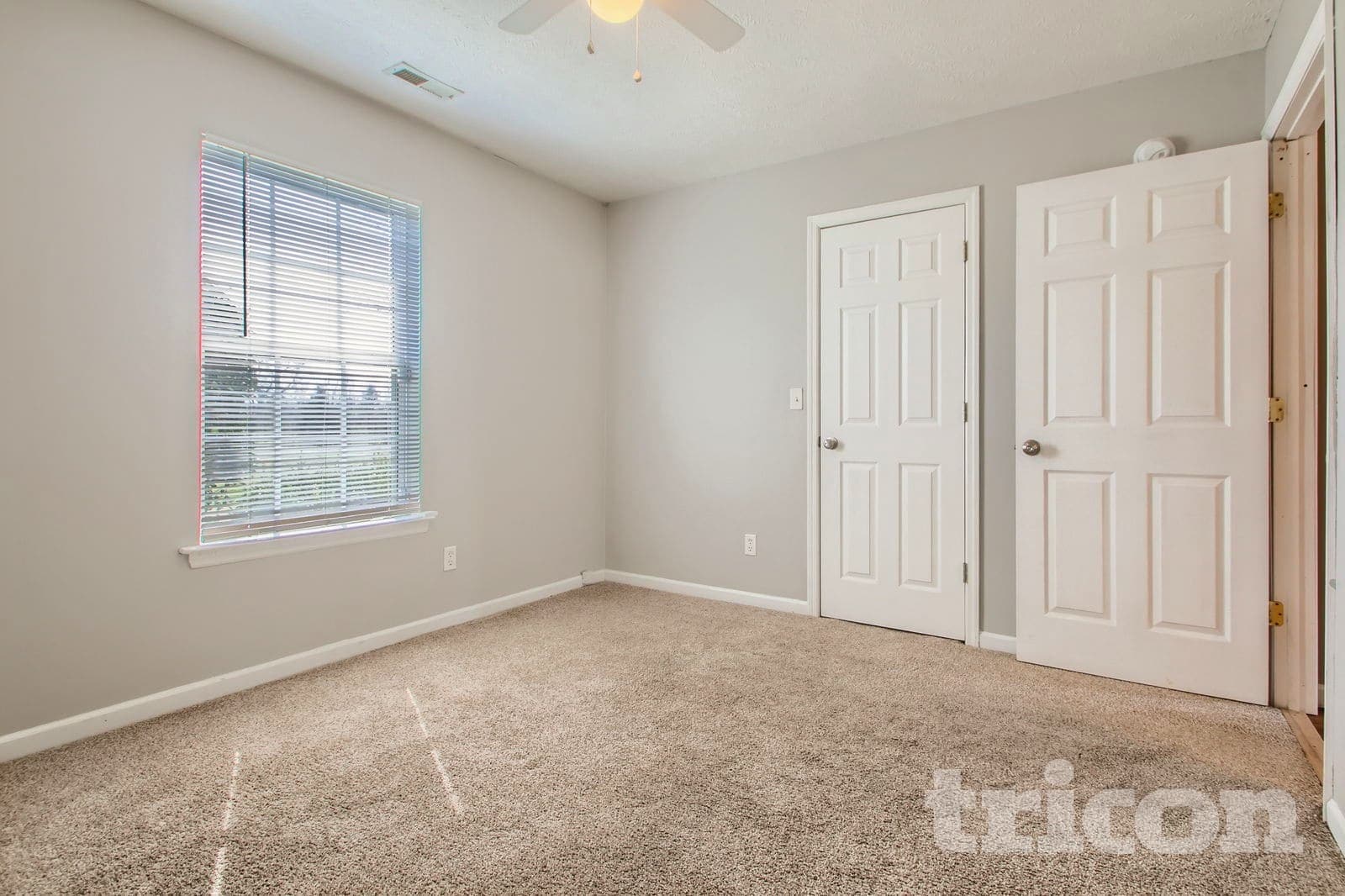 Building Photo - 128 Royal Garden Dr