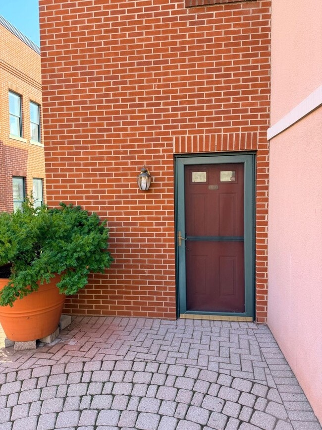 Building Photo - 133 Walton St