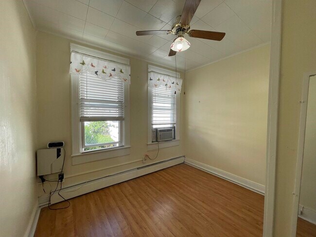 Building Photo - 1307 44th St