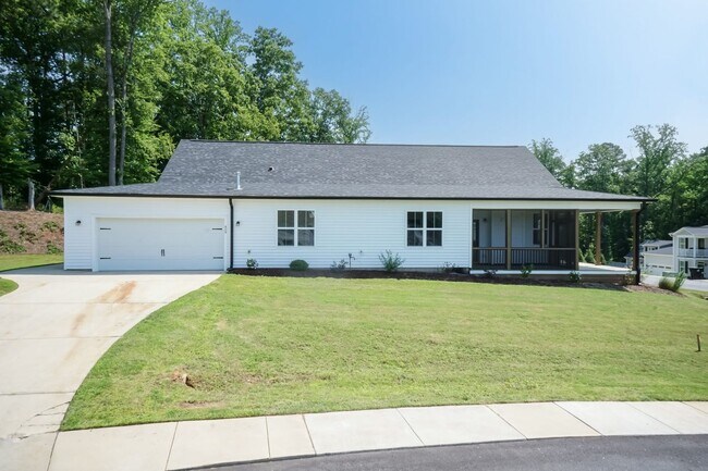 Building Photo - Comfort and Space with Easy Access to the ...