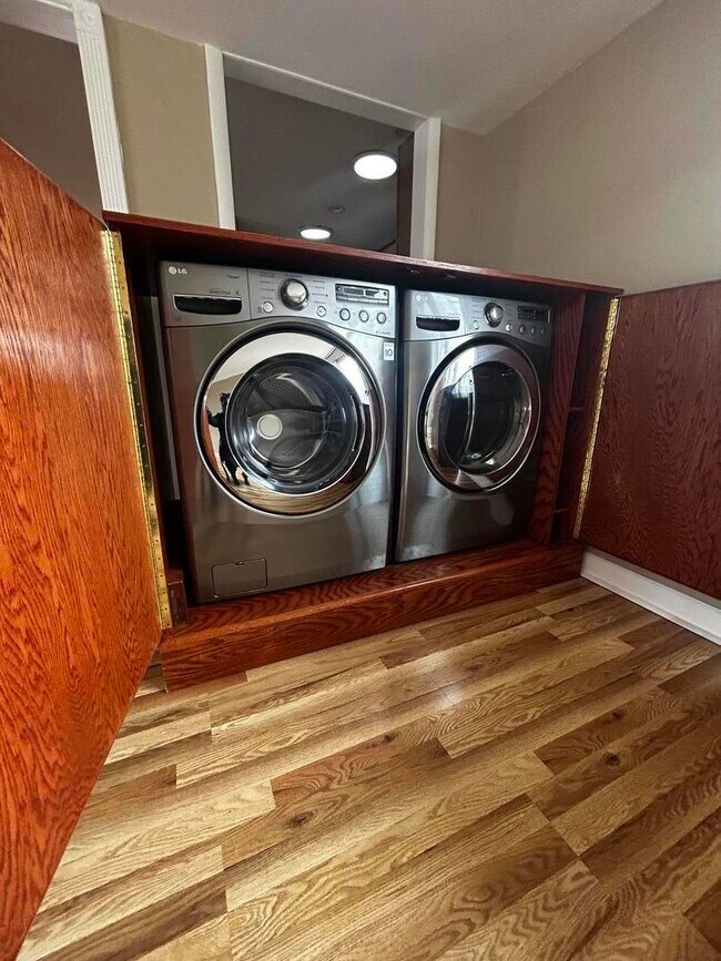 Building Photo - 5508 S Stough St