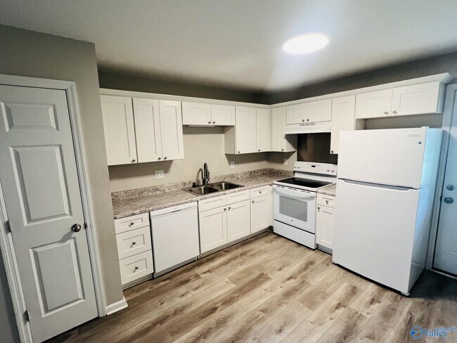 Building Photo - 1807 Graymont Ln SW