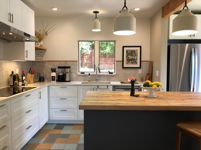 Building Photo - 3622 Landa St