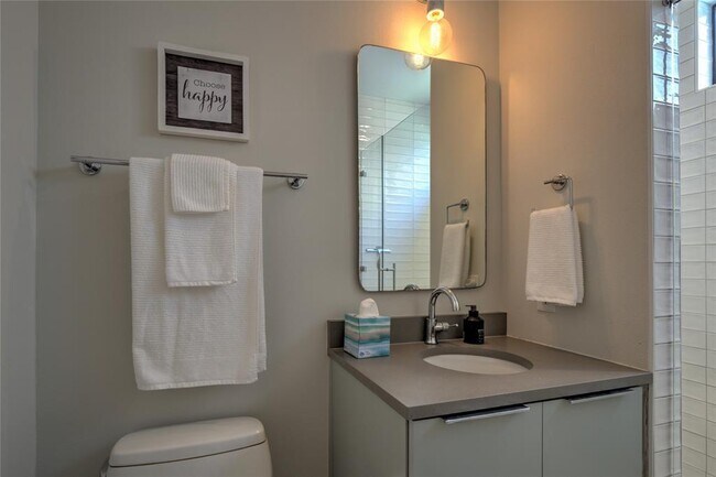 Building Photo - 6005 Woodrow Ave