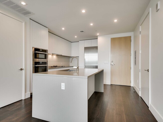 Building Photo - 501 West Ave