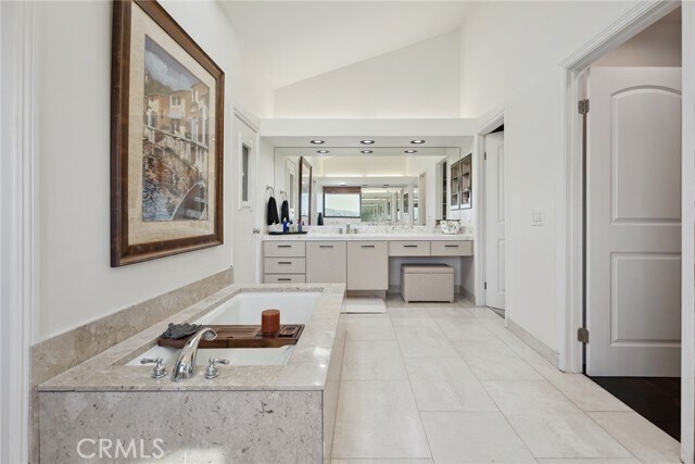 Building Photo - 4372 Park Vicente