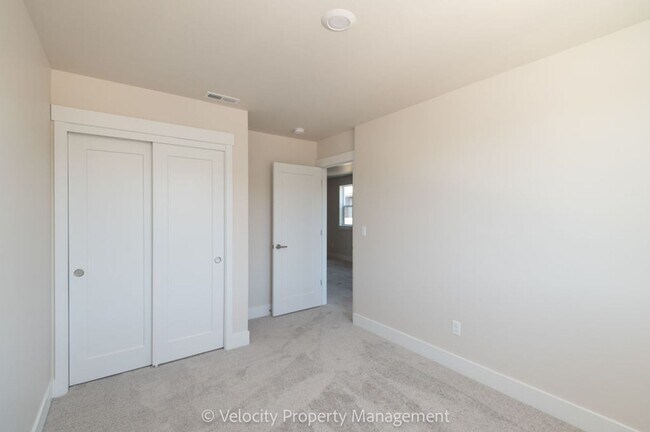 Building Photo - M555