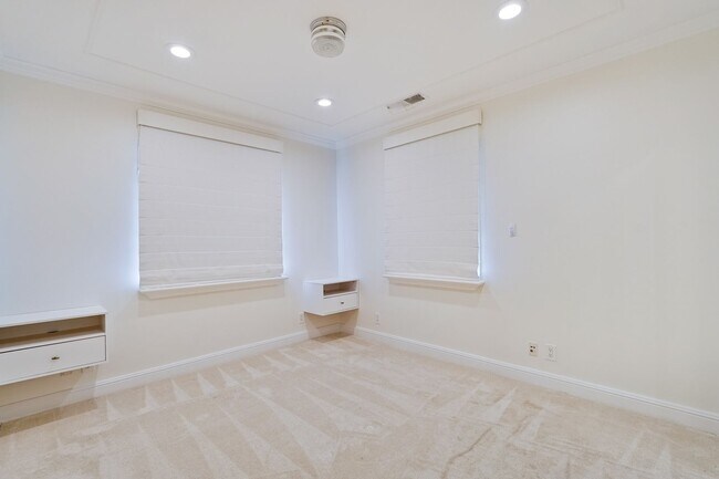 Building Photo - Quaint and Cozy One-Story Craftsman-style Home nestled in the sought-after Sunnyvale neighborhood...