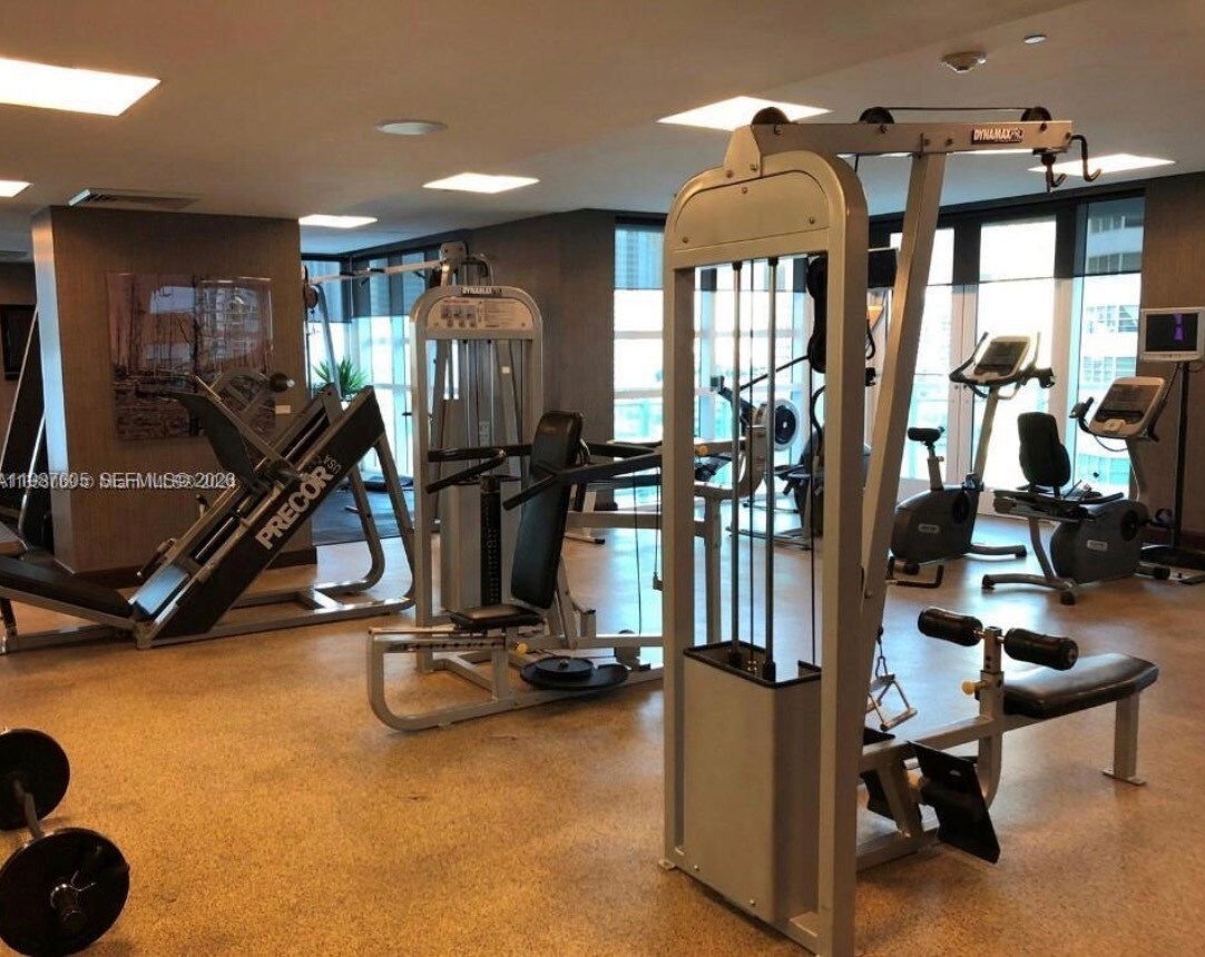 Building Photo - 950 Brickell Bay Dr