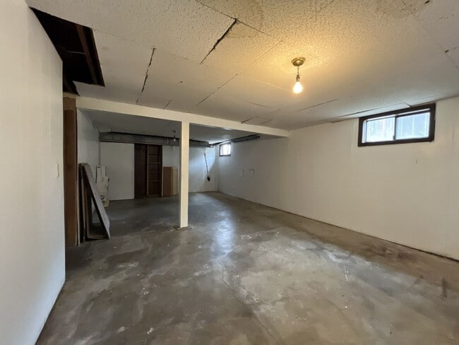 Building Photo - Three-Bedroom Home with Updated Kitchen & Vaulted Ceilings
