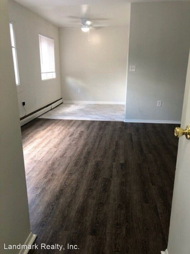 Building Photo - 9 E Deer Park Dr