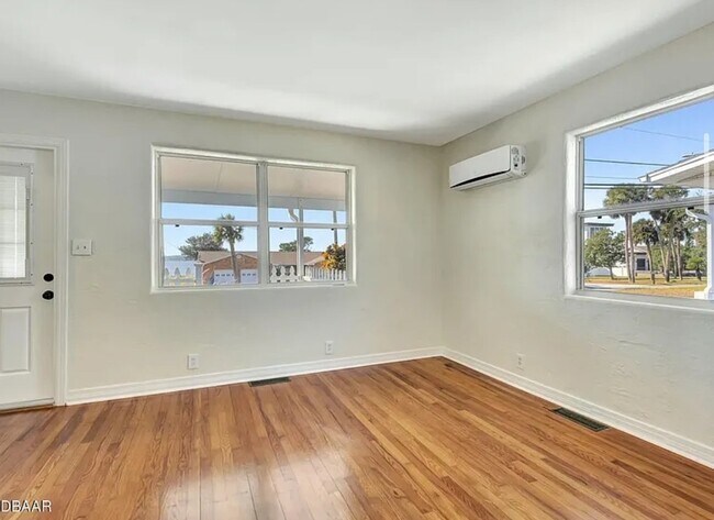 Building Photo - 3047 S Peninsula Dr