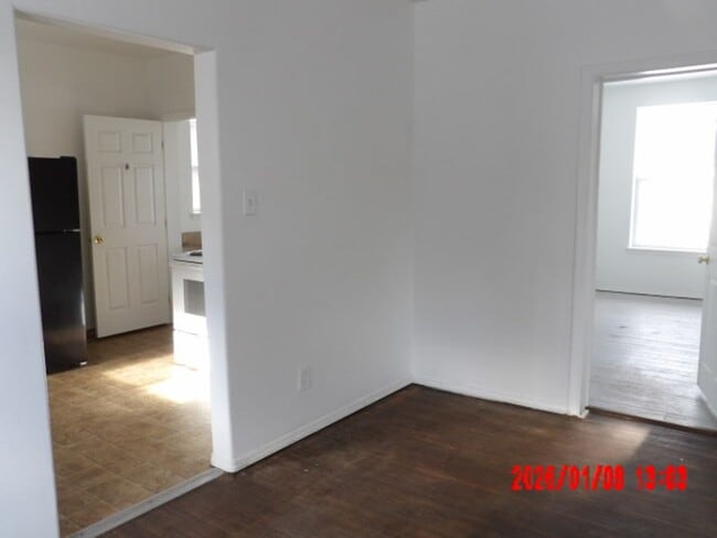 Building Photo - 1306 10th St