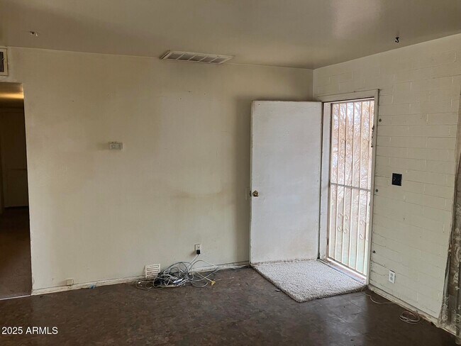 Building Photo - 4641 S 17th Pl