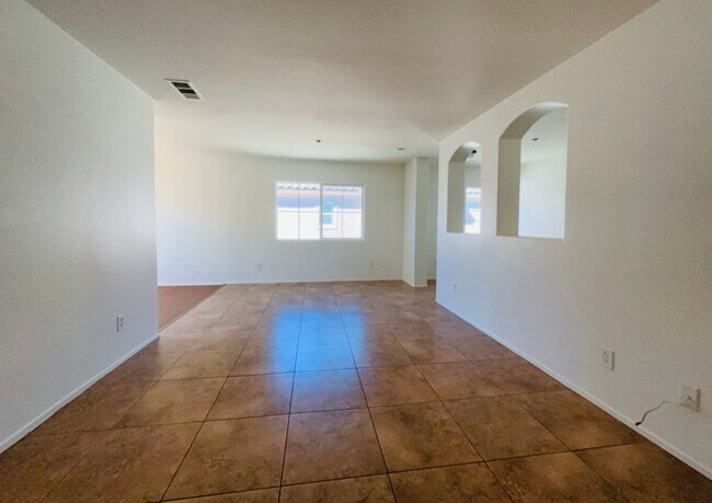Building Photo - 15627 Lasselle St