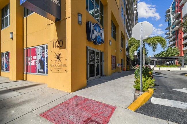 Building Photo - 1208 E Kennedy Blvd