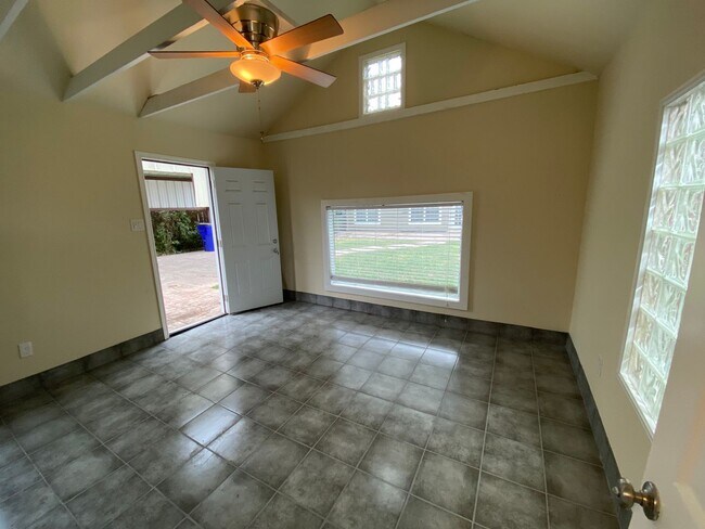 Building Photo - Walk to Glencoe Park OR Mockingbird Statio...