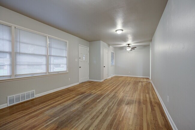 Building Photo - 1641 Marian Dr