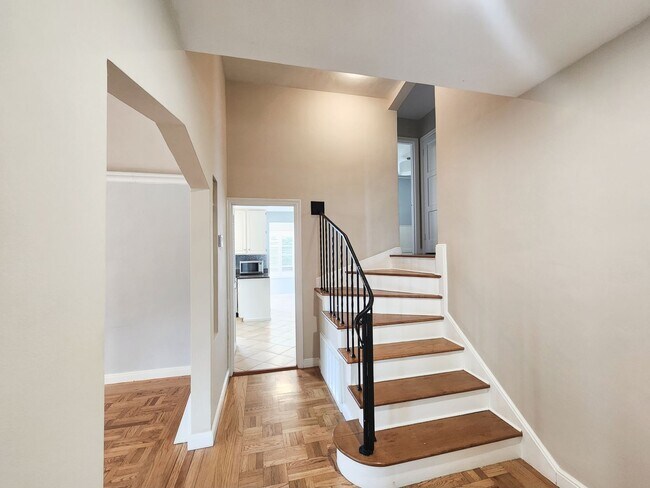 Building Photo - Two bed house in San Mateo