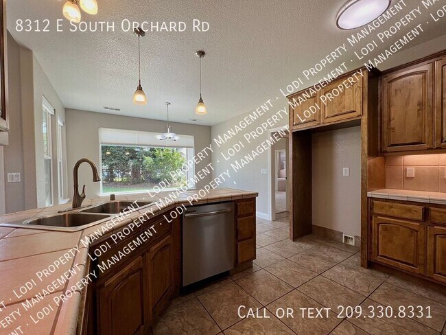 Building Photo - 8312 E Orchard Rd