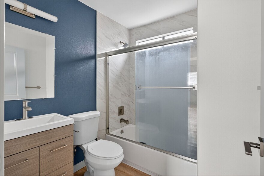 Building Photo - 921 Alamitos Ave