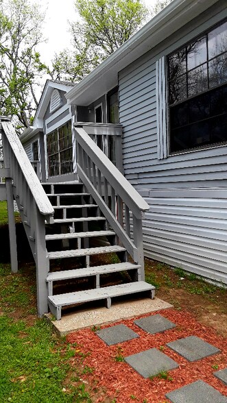 Building Photo - 9622 Clovercroft Rd
