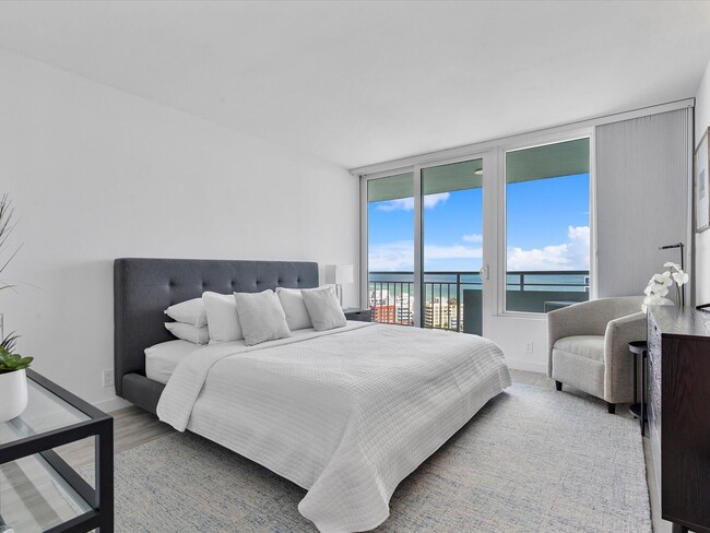 Building Photo - 400 South Pointe Dr