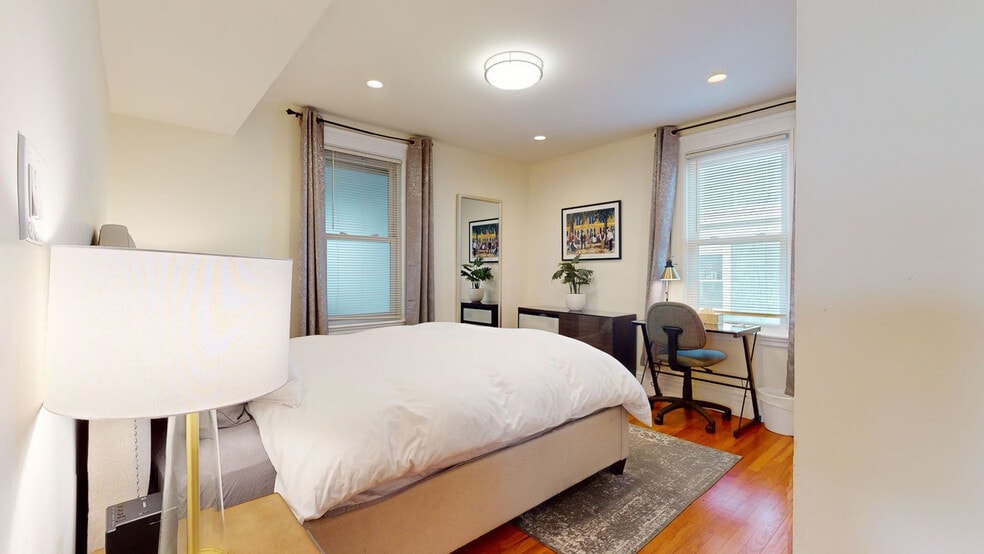 Building Photo - 28 Clay St