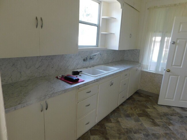 Building Photo - 2 bedroom Single Family House Ready Soon!