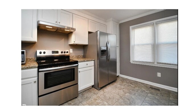 Building Photo - Charming 2-bedroom, 2.5-bathroom townhouse...