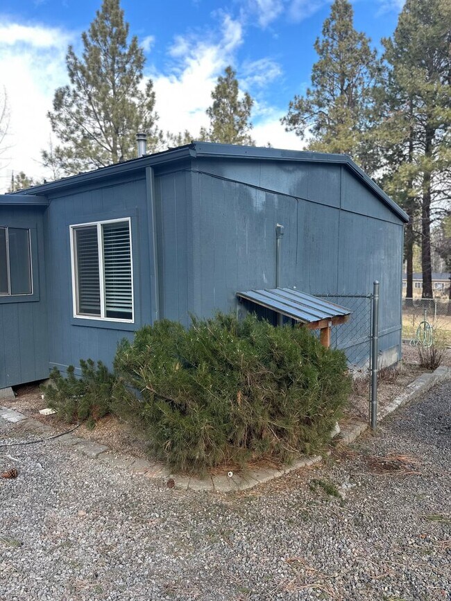 Building Photo - Completely Remodeled Home on 1 Acre in DRW