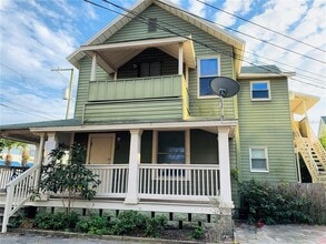 Building Photo - 432 8th Ave N