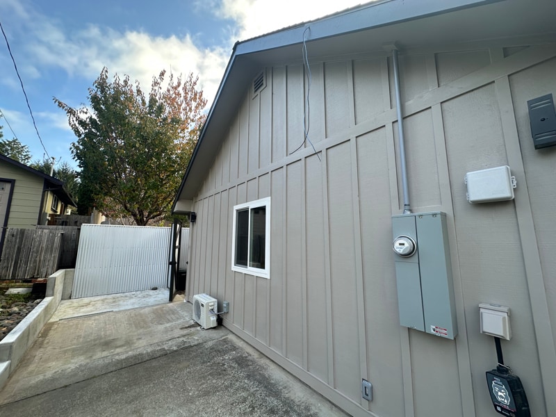 Building Photo - 1139 Azalea Ave