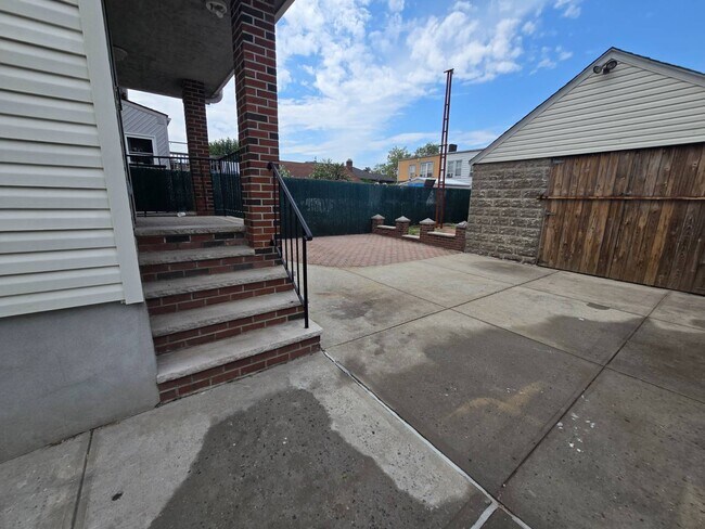 Building Photo - 72-29 66th Rd