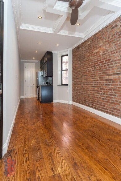 Primary Photo - 3 W 103rd St